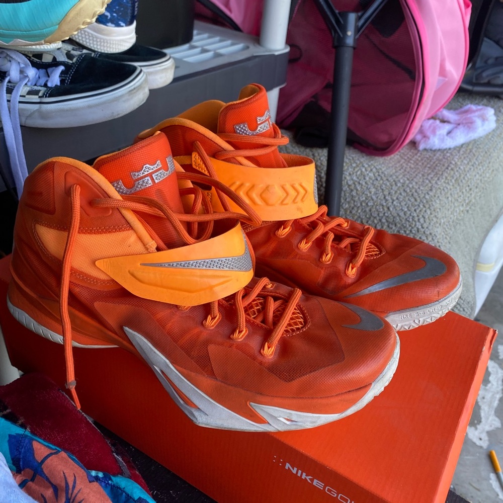 NIKE Lebron Zoom Soldier Viii Clemson Tiger Orange (rare?)